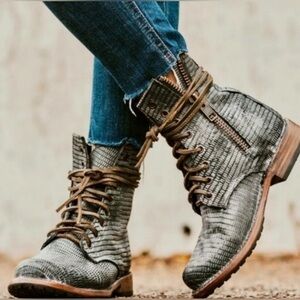 Freebird by Steven Manchester Leather Gray Lizard Moto Combat Boots Size 8/9